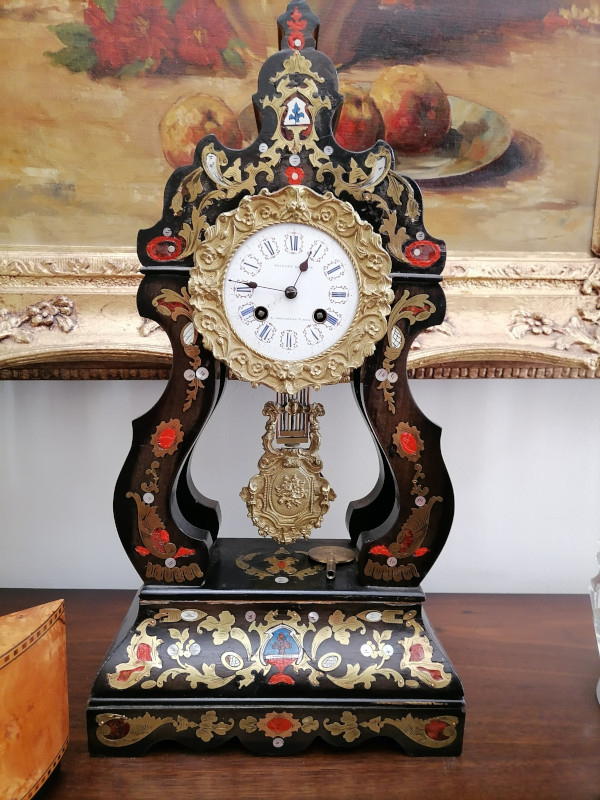 mantle clock